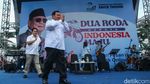 Momen Prabowo Sapa Ratusan Ojol di Lapangan Banteng