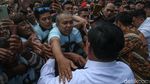 Momen Prabowo Sapa Ratusan Ojol di Lapangan Banteng