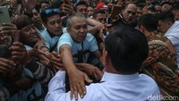 Diketahui, Prabowo sempat menghadiri acara diskusi Persekutuan Gereja-Gereja Indonesia (PGI) di Salemba, Jakarta, sebelum ke acara terdebut. Prabowo didampingi oleh Maruarar Sirait.