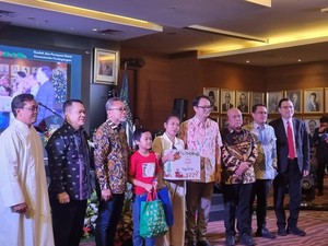 Mendag-Wamendag Sumbang Rp 100 Juta Tanda Kasih Natal untuk Panti Asuhan