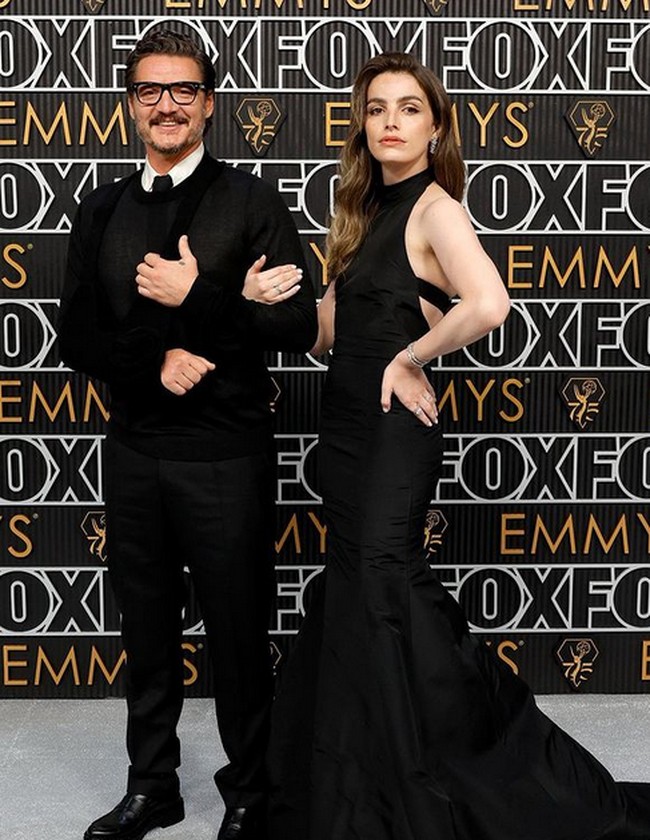 Wanita transgender 31 tahun itu mengenakan dress dari Oscar de la Renta. Lux merupakan anak bungsu dari keluarga Pascal. Foto: dok. Instagram/@pascalispunk