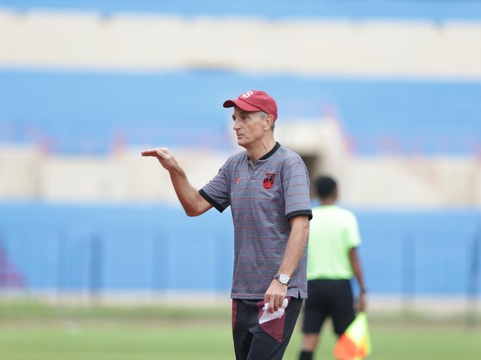 Pelatih Persis Solo Milomir Seslija