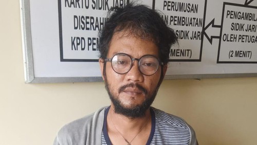 Lucky Saeful Anwar, penganiaya istri siri. Saeful tega memukuli istrinya hingga babak belur.