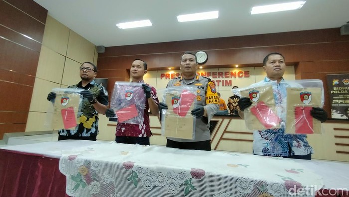Penipuan seleksi CPNS di Jawa Timur dengan kerugian Rp 7,4 miliar terbongkar.