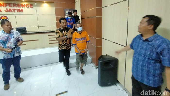 Penipuan seleksi CPNS di Jawa Timur dengan kerugian Rp 7,4 miliar terbongkar.