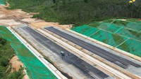 Untuk tahap 1, pembangunan Jalan Tol IKN saat ini sudah berjalan pada tiga seksi, yakni Seksi 3A Karangjoang-KKT Kariangau sepanjang 13,4 km dengan progres 48%, Seksi 3B KKT Kariangau-Simpang Tempadung sepanjang 7,3 km dengan proges 57%, dan Seksi 5A Simpang Tempadung-Jembatan Pulau Balang sepanjang 6,7 km dengan progres 67%. Ketiga seksi ini ditargetkan rampung dan fungsional pada Juli 2024.  