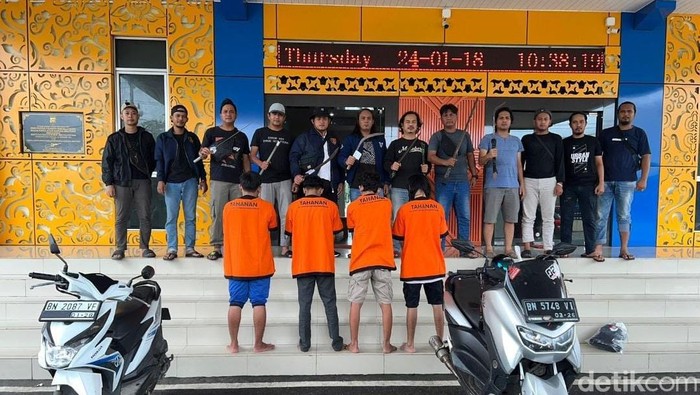 Polresta Pangkalpinang amankan 4 pelaku penganiayaan pemuda Muhammad Resi hingga kepala robek dan jari putus.