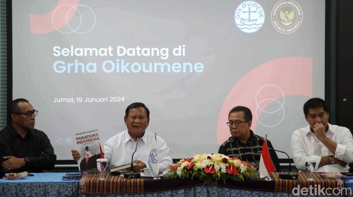 Prabowo Subianto bertemu pengurus Persekutuan Gereja Indonesia. Prabowo tampak didampingi Maruarar Sirait.
