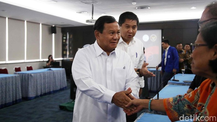 Prabowo Subianto bertemu pengurus Persekutuan Gereja Indonesia. Prabowo tampak didampingi Maruarar Sirait.