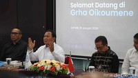 Prabowo dan Maruarar kompak mengenakan kemeja berwarna putih. 