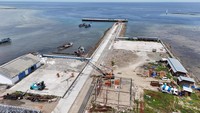 Pemerintah melakukan perbaikan struktur dan merenovasi pelabuhan tersebut untuk kelancaran transportasi laut maupun distribusi logistik.