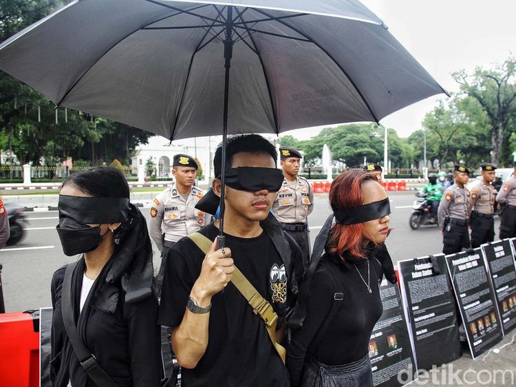 Potret 17 Tahun Aksi Kamisan di Depan Istana