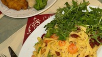 Ini salah satu foto makanan yang diambil oleh Rebecca Klopper. Menu yang dinikmati olehnya ada fettuccine aglio olio udang. Foto: Instagram @rklopperr