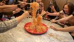 Sambut Tahun Naga Kayu, Restoran Ini Sediakan Salmon Yu Sheng