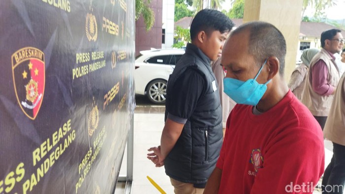 Seorang pria inisial A (39) di Pandeglang, Banten, tega memperkosa anak tirinya hingga hamil 2 bulan (Aris/detikcom)
