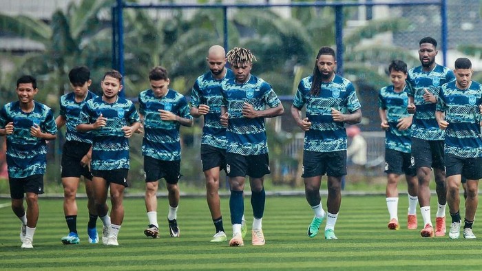 Skuad PSIS Semarang saat menjalani sesi latihan di lapangan Wisesa, Mranggen. Foto diunggah Jumat (19/1/2024).