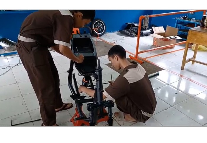 SMKN 1 Rejang Lebong Bengkulu menghasilkan motor listrik sendiri l SMKN 1 Rejang Lebong Bengkulu menghasilkan motor listrik sendiri l