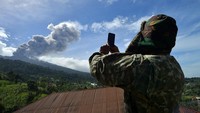 Status Gunung Marapi sendiri ditetapkan jadi Siaga sejak Selasa (9/1/2024) malam. PVMBG menaikkan status Gunung Marapi dipicu oleh aktivitas erupsi dan kegempaan yang terus terjadi lebih dari satu bulan terakhir.