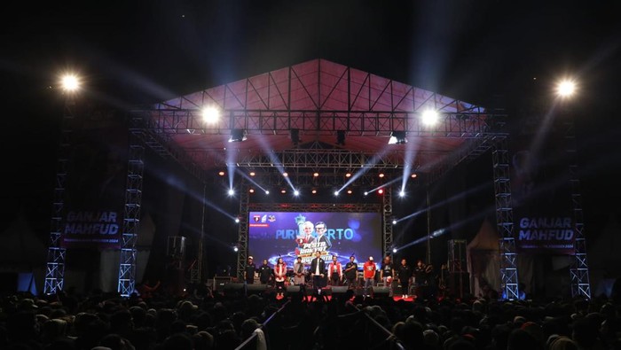 Suasana gebyar Pilpres 2024 menggema di Kota Magelang ketika puluhan ribu pendukung Ganjar-Mahfud memadati acara Pesta Rakyat Ganjar-Mahfud #23.