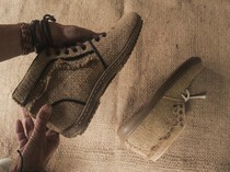 Keren! Karung Goni Disulap Jadi Sepatu dan Topi