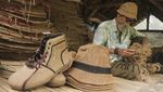 Keren! Karung Goni Disulap Jadi Sepatu dan Topi
