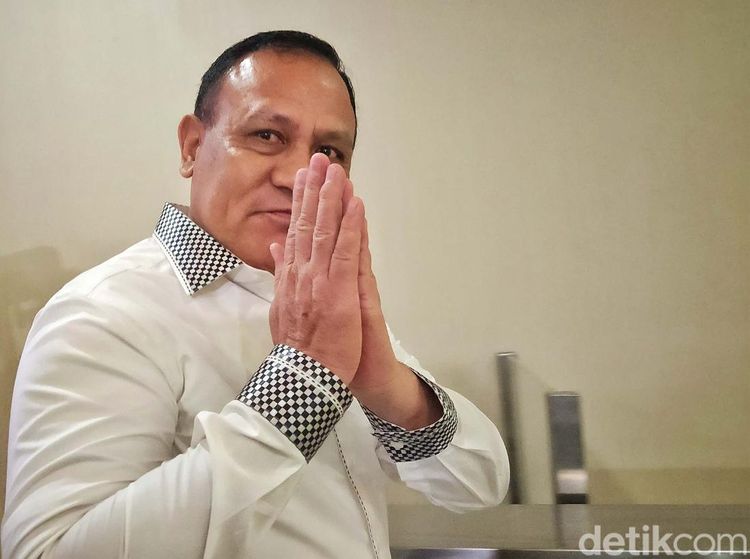 Senyum Firli saat Jalani Pemeriksaan sebagai Tersangka di Bareskrim