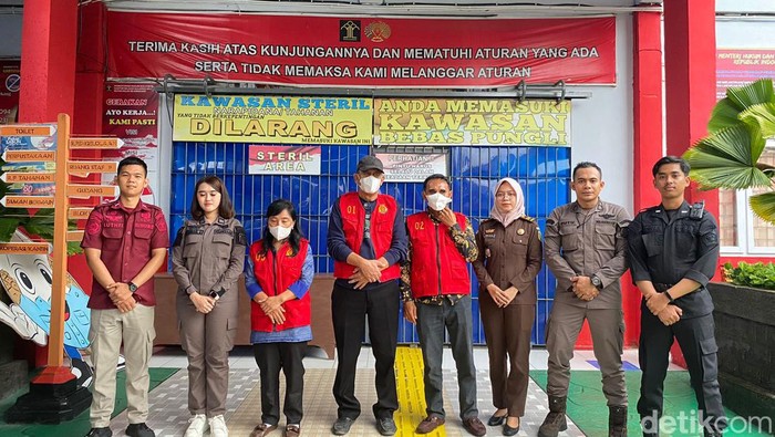 Tiga tersangka korupsi penyelewengan gaji honorer Enrekang.