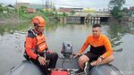 Tim SAR Cari Bocah yang Hanyut di Selokan saat Hujan Deras