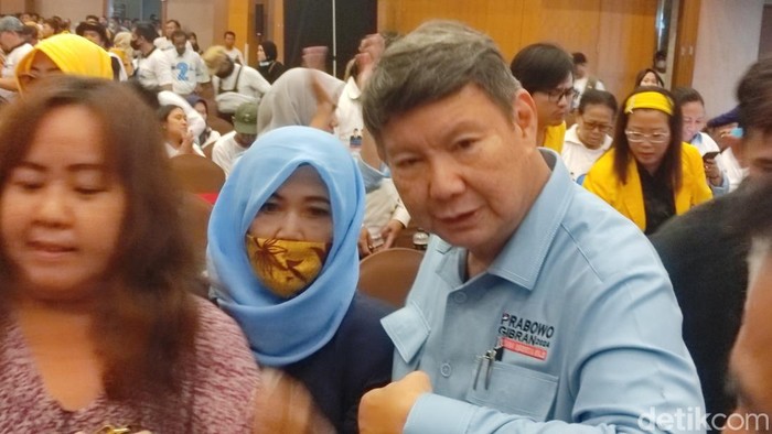 Anggota Dewan Pengarah Tim Kampanye Nasional (TKN) Prabowo Subianto-Gibran Rakabuming Raka, Hashim Djojohadikusumo memberikan arahan ke relawan di Semarang, Jumat (19/1/2024).