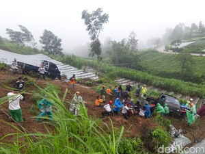2 Pikap Nyemplung Ladang Diterjang Longsor di Selo Boyolali