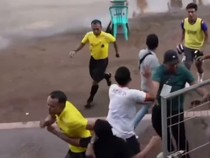 Laga Liga 3 Persipro vs Persedikab Ricuh, Pemain Kejar Wasit