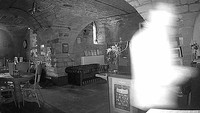 Bayangan sosok pria yang melayang terekam CCTV di restoran The Keys yang berada dibawah bangunan gereja tua, di Huddersfield Inggris. Sang pemilik restoran mengatakan, bahwa sosok bayangan misterius itu membuat sistem alarmnya menyala di malam hari. Foto: pool/site