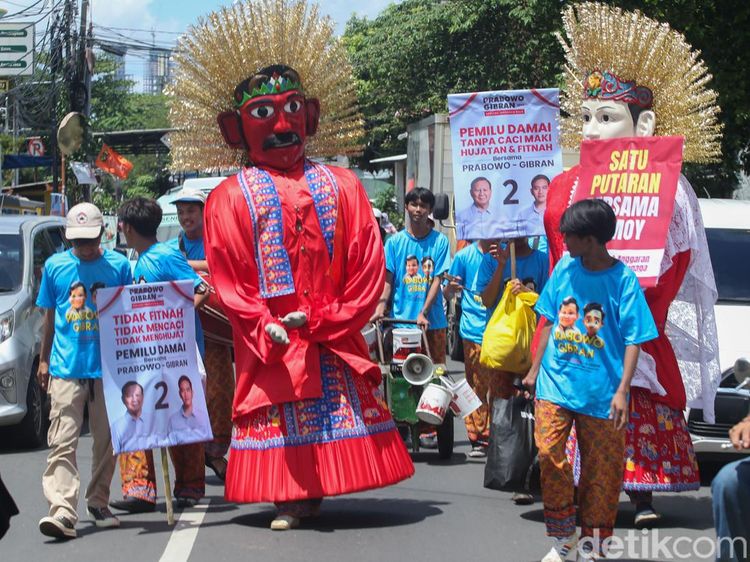 Aksi Ondel-ondel Sosialisasikan Prabowo-Gibran
