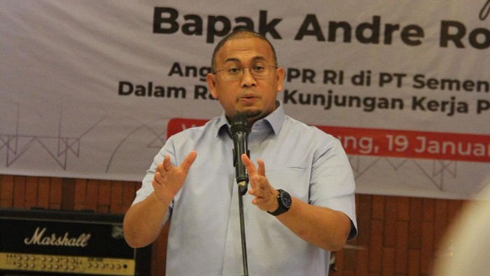 Andre Rosiade saat berkunjung ke Kantor PT Semen Padang di Indarung, Kecamatan Lubukkilangan, Kota Padang (dok. istimewa).