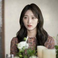 Pyo Ye Jin juga pernah membuat netizen Indonesia geram sebagai pelakor di drama Korea V.I.P. Di balik wajah polos dan sikap baiknya dengan semua orang, dia menjadi perusak rumah tangga Jang Nara dan Lee Sang Yoon yang harmonis dan tentram. Foto: Instagram