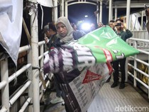 Bawaslu Tertibkan APK Langgar Aturan di Salemba