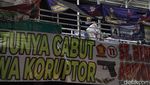 Bawaslu Tertibkan APK Langgar Aturan di Salemba