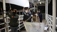 Bagja mengatakan, dalam prosedur resmi, Bawaslu harus bersurat kepada KPU untuk menindaklanjuti APK yang melanggar, seperti antara panwascam dengan PPK. Bagja menuturkan hal itu diatur dalam UU Nomor 7 Tahun 2017, di mana KPU bertugas menertibkannya, sedangkan Bawaslu sebagai pihak yang menemukan pelanggarannya.