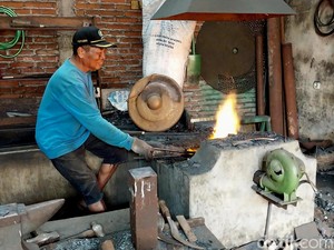 Menengok Tempat Pembuatan Gong di Junrejo Kota Batu