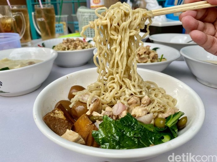 Catat! Ini 10 Tempat Makan Mie Ayam yang Enak dan Murah di Jakarta Catat! Ini 10 Tempat Makan Mie Ayam yang Enak dan Murah di Jakarta