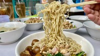 Bakmi Kijin di Mangga Besar berjualan sejak 1978, seporsi mie ayam di sini harganya Rp 15 ribu saja dan dijamin halal. Foto: Site Culinary/Pool
