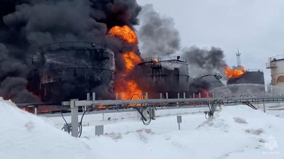 Depot Minyak Rusia Terbakar Usai Drone Ukraina Ditembak Jatuh