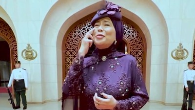 Dewi Yull Nyanyi Sambil Peragakan Bahasa Isyarat di Nikahan Pangeran Mateen