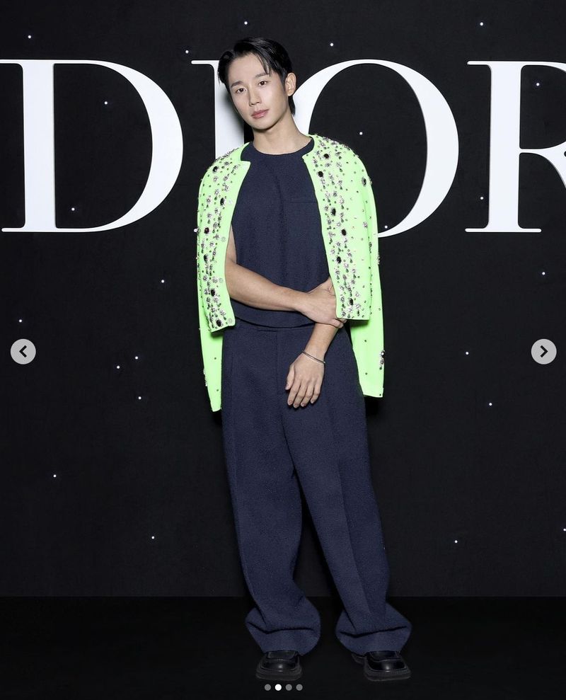 Gaya artis Korea di Paris Fashion Week 2024 Gaya artis Korea di Paris Fashion Week 2024