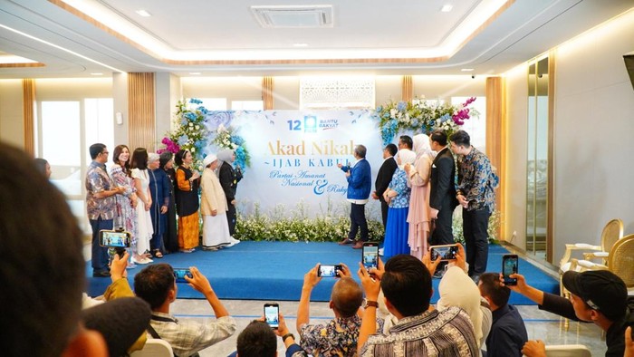 Gelar Ijab Kabul dengan Rakyat, PAN Berjanji Lanjutkan Program Jokowi Bersamaan dengan tayangnya konten video bernuansa pernikahan di akun resmi media sosialnya, PAN menggelar acara Akad Nikah Ijab Kabul pada Sabtu (20/1).