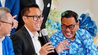 Sebagai sutradara video tersebut, Eko Hendro Purnomo (Eko Patrio) mengungkapkan PAN ingin selalu menjadi pionir. Di tengah iklan politik yang serius, PAN membuat dobrakan berupa iklan politik yang menyenangkan.  