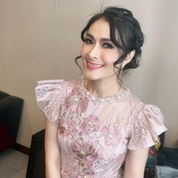 Pedangdut asal Indramayu ini memiliki nama asli Iis Laeliyah, namun banyak dikenal dengan nama Iis Dahlia. Nama tersebut diambil dari saran produsernya dengan tujuan agar kariernya mekar seperti bunga dahlia. Foto: Instagram @isdadahlia
