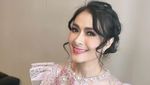 Momen Iis Dahlia Makan Bareng Keluarga dan Sahabat