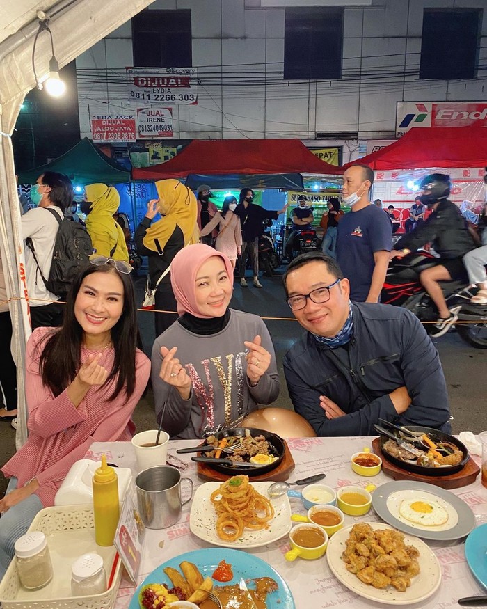 Iis Dahlia Iis Dahlia