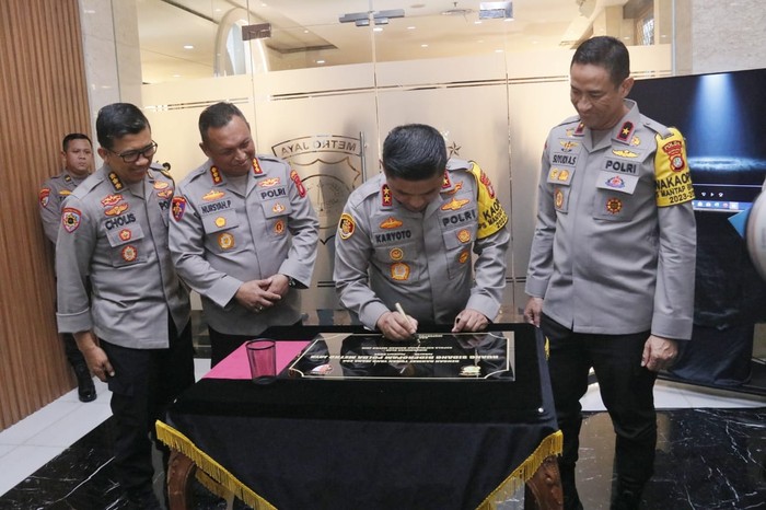 Kapolda Metro Jaya Irjen Karyoto Resmikan Ruang Sidang Etik. (Dok Polda Metro Jaya)